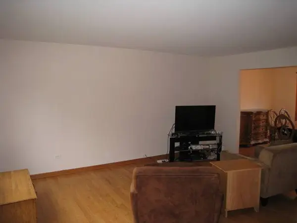 706 N Point DR, Schaumburg, IL 60193