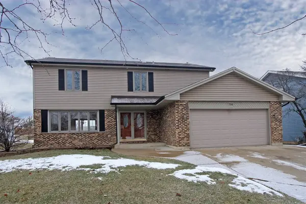 706 N Point DR, Schaumburg, IL 60193