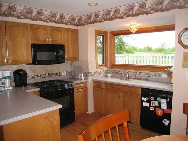 706 N Point DR, Schaumburg, IL 60193