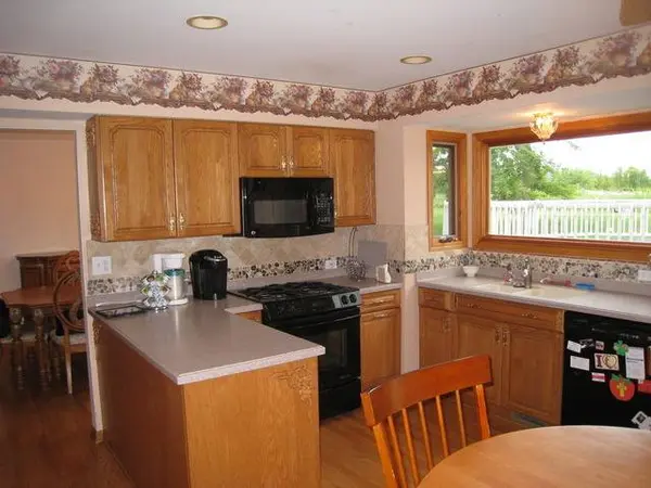 706 N Point DR, Schaumburg, IL 60193