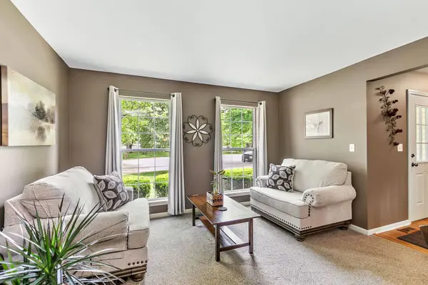 204 Dickens TRL, Elgin, IL 60120