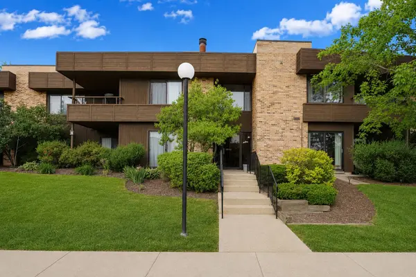 1365 N Sterling AVE #104A, Palatine, IL 60067