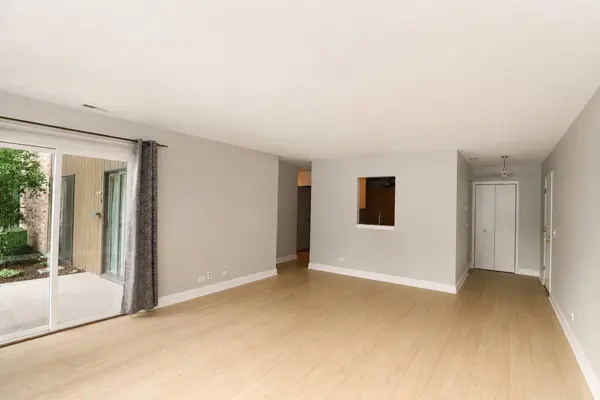 1365 N Sterling AVE #104A, Palatine, IL 60067