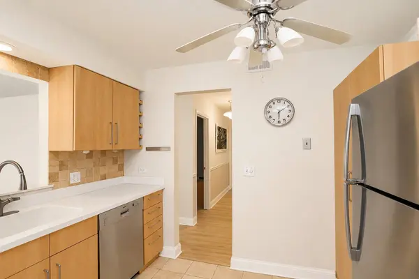 1365 N Sterling AVE #104A, Palatine, IL 60067