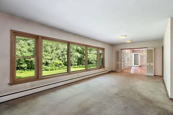 7N161 Hickory LN, St. Charles, IL 60174
