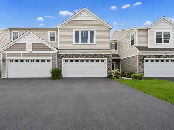 1904 Cobblestone DR, Carpentersville, IL 60110
