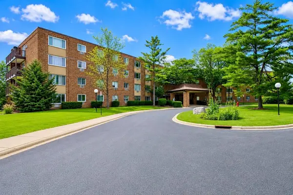 1500 Robin CIR #418, Hoffman Estates, IL 60194