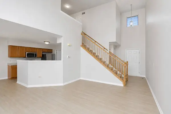 58 Rolling Oaks RD #B, Sugar Grove, IL 60554