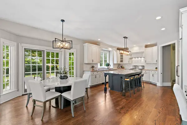 3S412 Saddle Ridge CT, Warrenville, IL 60555
