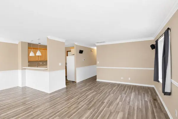 302 Windsor CT #D, South Elgin, IL 60177