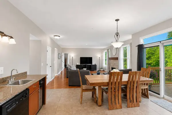 1311 Bison LN, Hoffman Estates, IL 60192