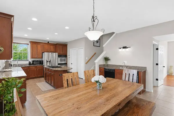 1311 Bison LN, Hoffman Estates, IL 60192