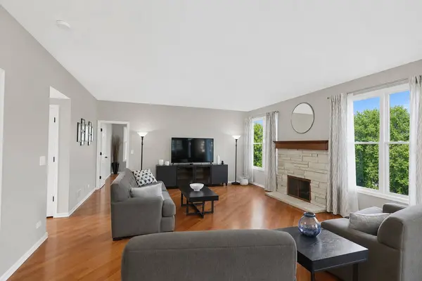 1311 Bison LN, Hoffman Estates, IL 60192