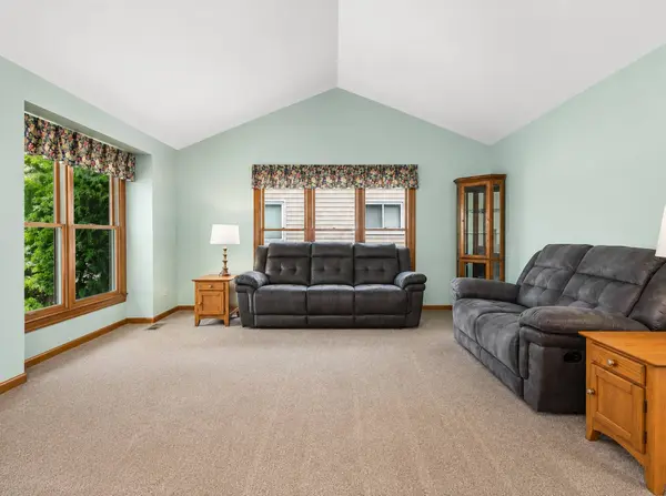 1870 Wildwood LN, Hanover Park, IL 60133