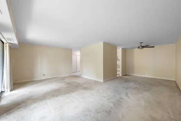 1605 E Central RD #106A, Arlington Heights, IL 60005