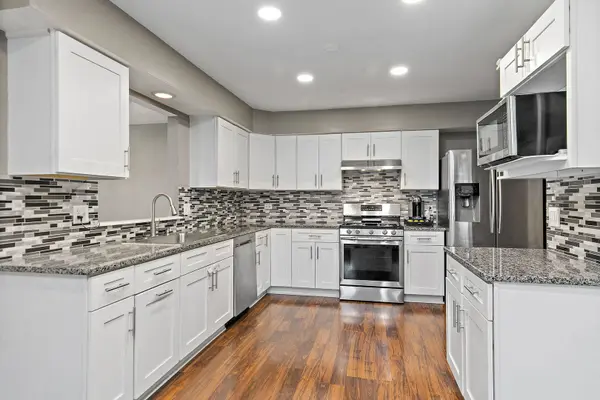 1559 Laurel Oaks DR, Streamwood, IL 60107