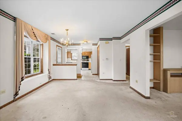 200 Westminster CT #C, Schaumburg, IL 60193
