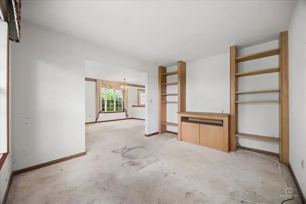 200 Westminster CT #C, Schaumburg, IL 60193
