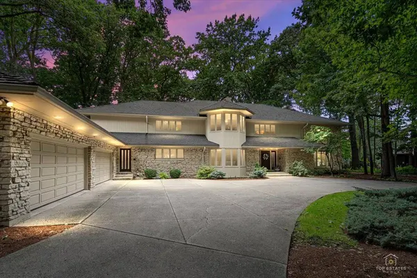 1725 Persimmon DR, St. Charles, IL 60174