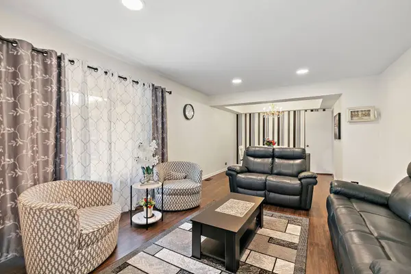 1037 Conrad CT, Elk Grove Village, IL 60007