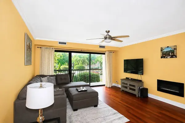 1103 N MILL ST #104, Naperville, IL 60563