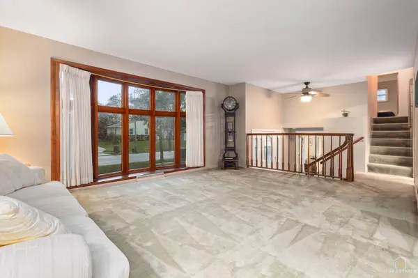 1340 E Rosita DR, Palatine, IL 60074