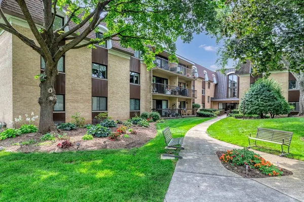1103 N MILL ST #104, Naperville, IL 60563