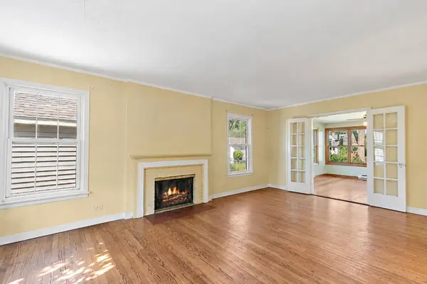 369 N Walnut ST, Elmhurst, IL 60126
