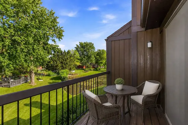 15 Creekside CIR #C, Elgin, IL 60123