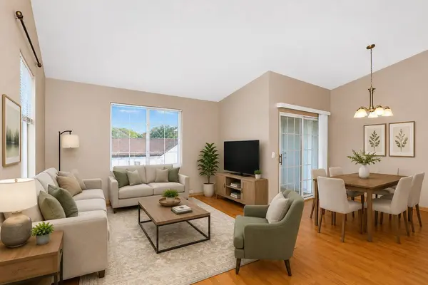 1623 Silverstone DR #1623, Carpentersville, IL 60110