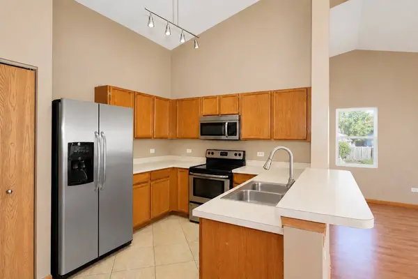 1623 Silverstone DR #1623, Carpentersville, IL 60110