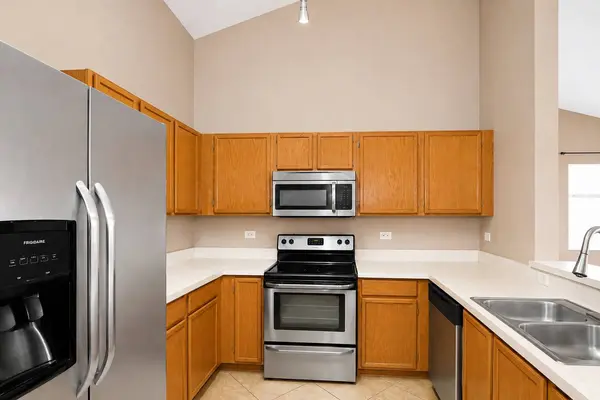 1623 Silverstone DR #1623, Carpentersville, IL 60110