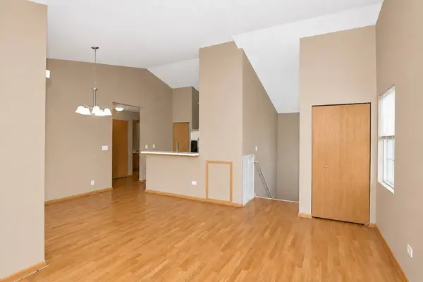 1623 Silverstone DR #1623, Carpentersville, IL 60110