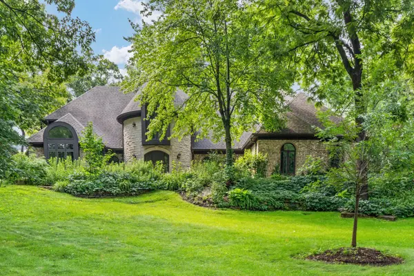 41W087 Highwood CT, Campton Hills, IL 60119
