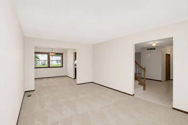 107 S Elroy AVE, Bartlett, IL 60103