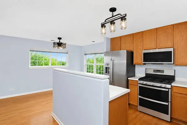31802 Mccormick LN #31802, Warrenville, IL 60555
