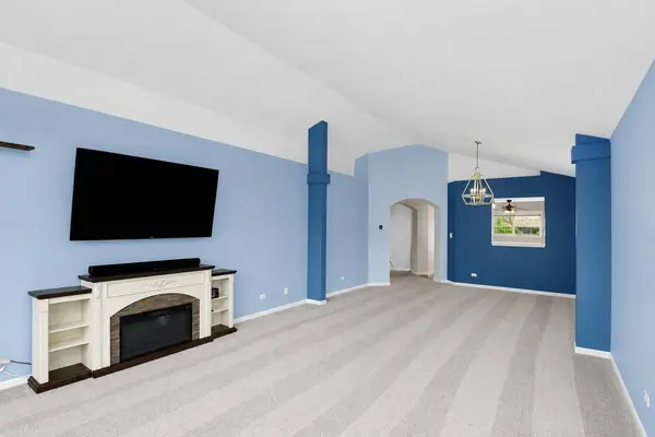 31802 Mccormick LN #31802, Warrenville, IL 60555