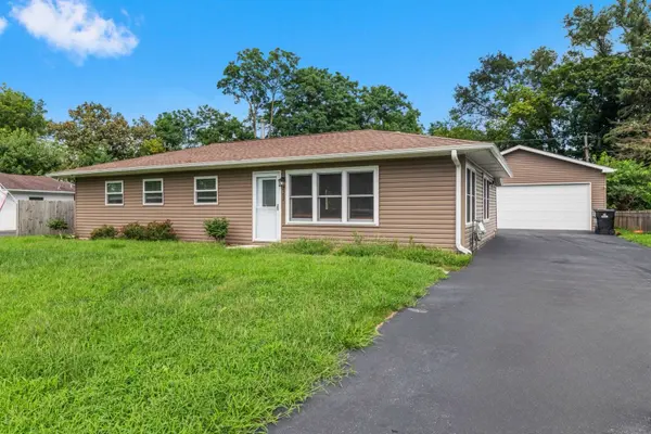 2302 Manor LN