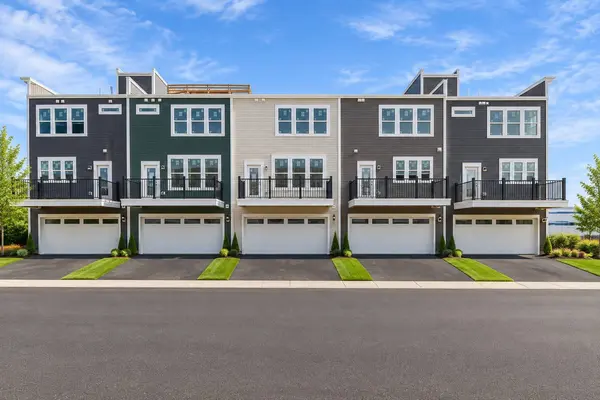1711 Pratt CT #24166, Hoffman Estates, IL 60192