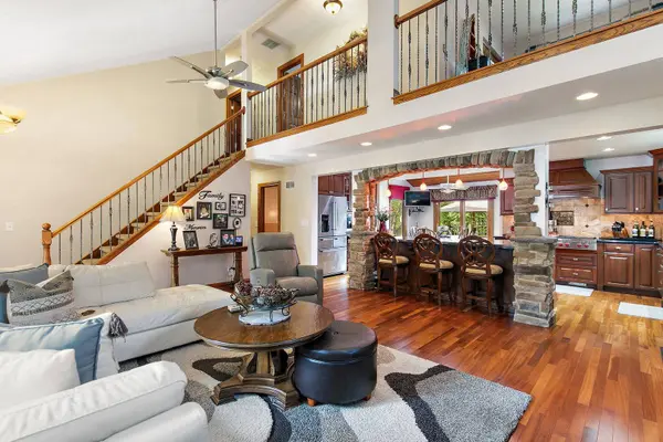 1021 Pheasant TRL, Carol Stream, IL 60188