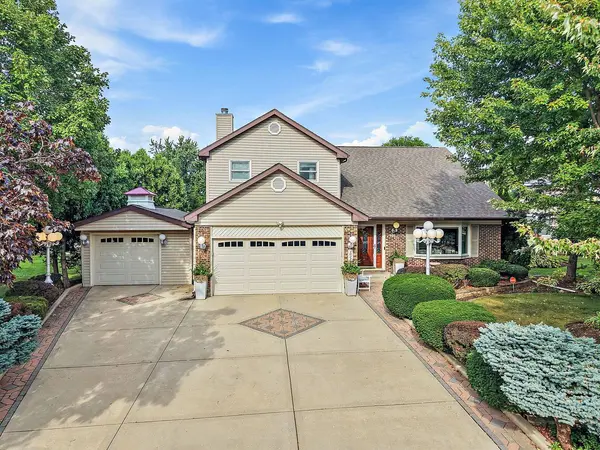 1021 Pheasant TRL, Carol Stream, IL 60188