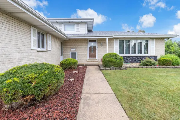 1023 S Lancaster ST, Mount Prospect, IL 60056