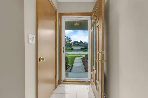 1023 S Lancaster ST, Mount Prospect, IL 60056