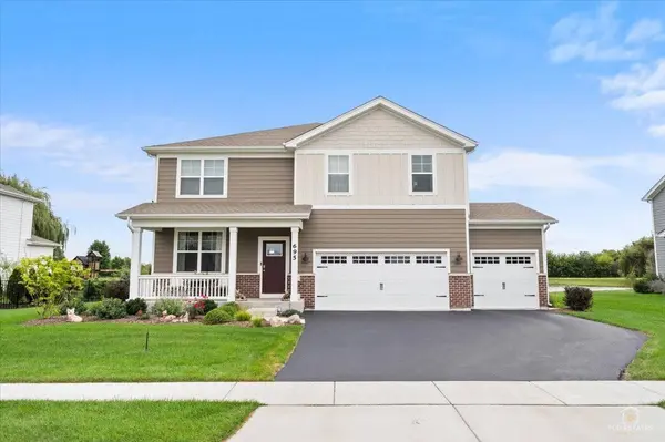 695 Kentshire CIR, Elgin, IL 60124