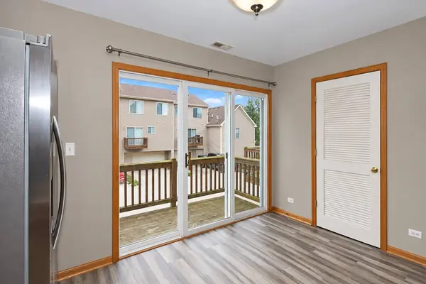 1306 Shamrock LN, Pingree Grove, IL 60140