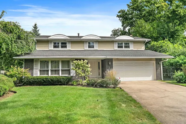 1912 E Cholo LN, Mount Prospect, IL 60056