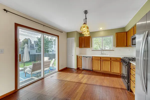 15 Berkshire CT, South Elgin, IL 60177