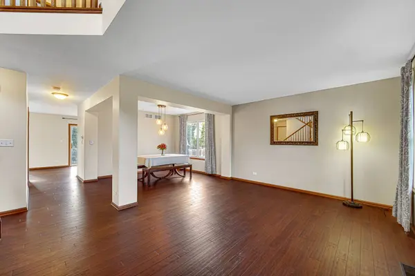 15 Berkshire CT, South Elgin, IL 60177