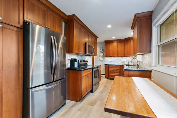443 Glendale RD, Roselle, IL 60172