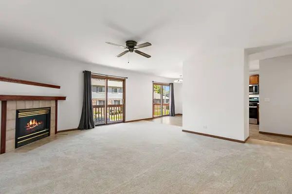320 Woodridge CIR #B, South Elgin, IL 60177